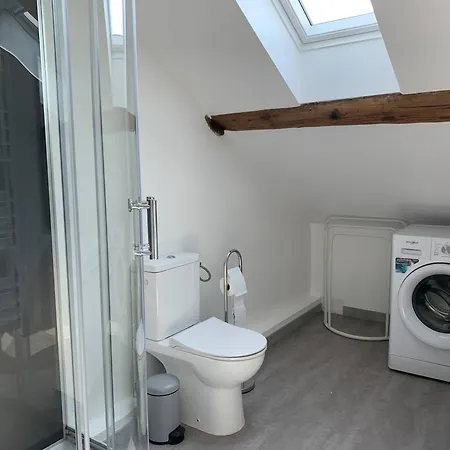 Duplex Lumineux à - 2 Chambres, Moderne Et Confortable - Fr-1-870-12 *